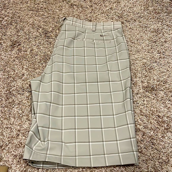 Perfect condition Nike plaid mens shorts - Picture 1 of 2
